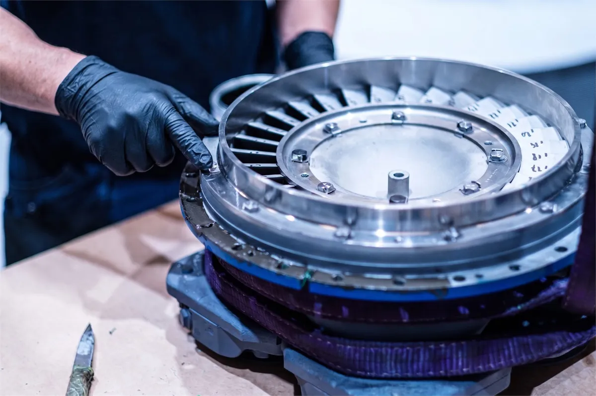 Nozzle ring and turbine end of a Hedemora HS509 during overhaul
