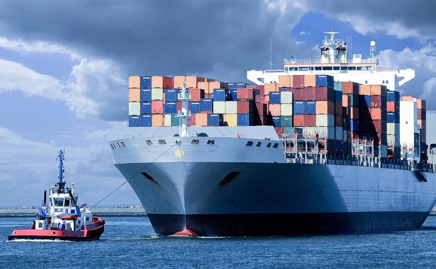 Container vessel and tug at sea - marine turbocharger service