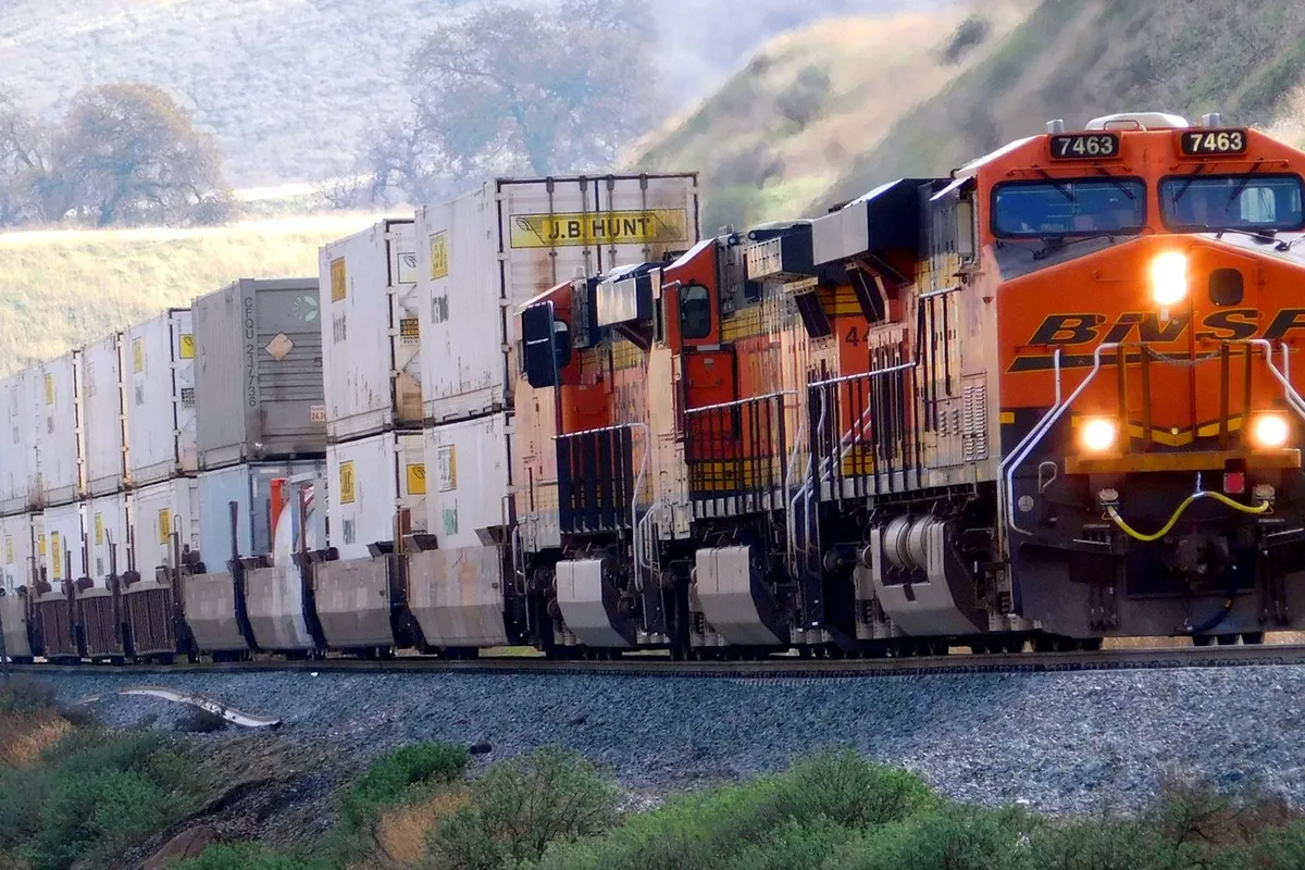 Diesel freight locomotives - rail turbocharger service
