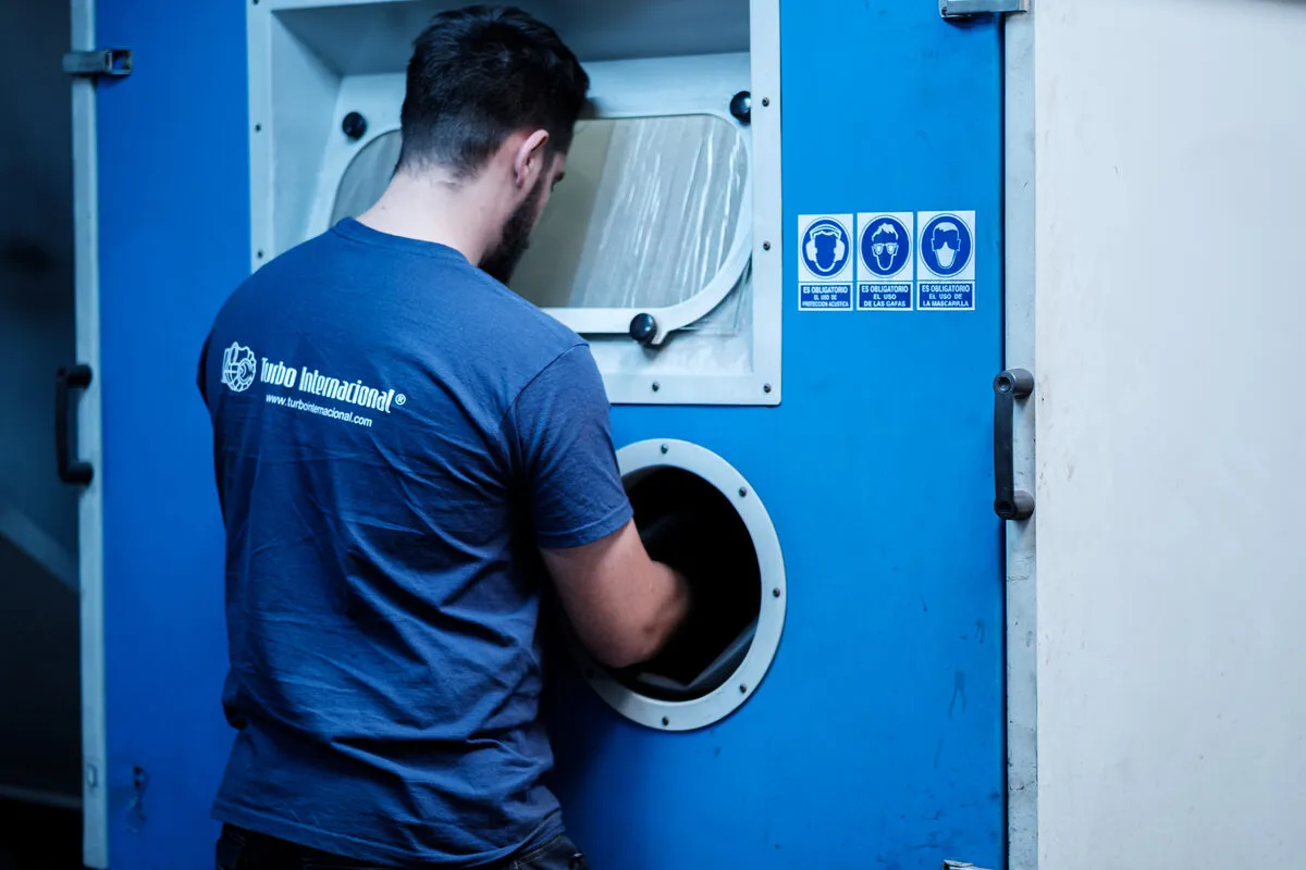 Cleaning the compressor casing of an ABB TPS turbocharger in the Madrid workshop
