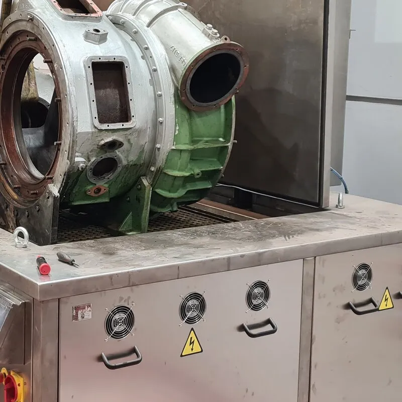 Turbocharger casings on the ultrasonic cleaning tank
