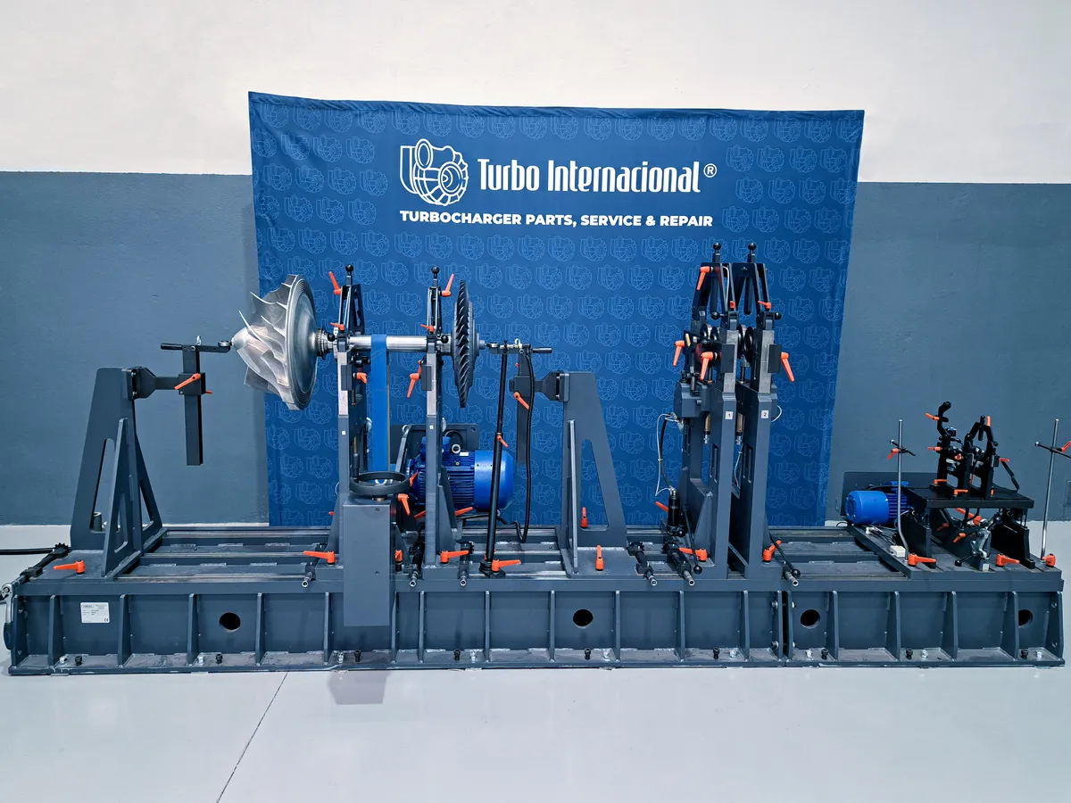 Balancing machine with a turbocharger rotor mounted at the Algeciras workshop