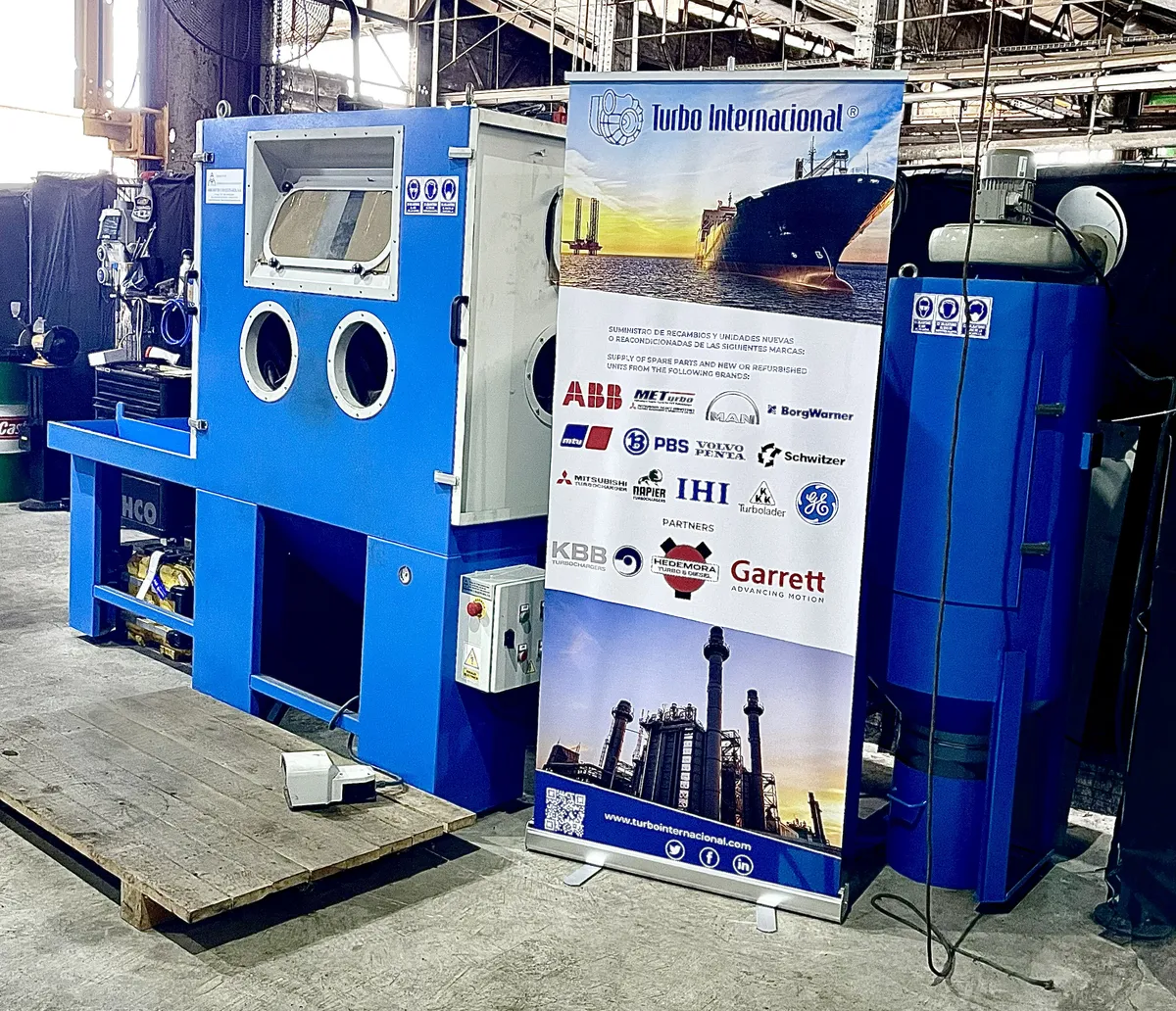 Blasting cabinet and its extraction unit at the Balboa (Panama City) workshop