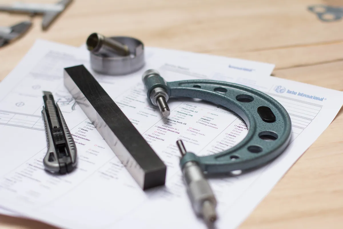 Micrometer, gauge block and dial indicator on a Turbo Internacional service report