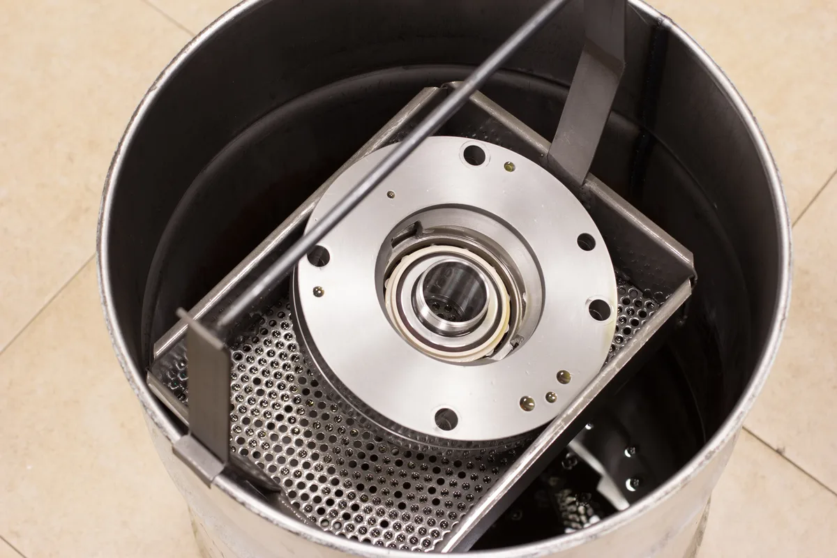 Bearing pack in the ultrasonic cleaning basket